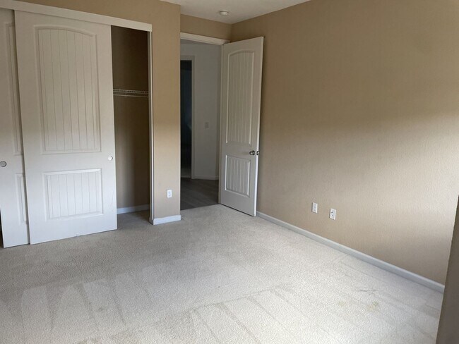 Building Photo - 1348 Encore Dr
