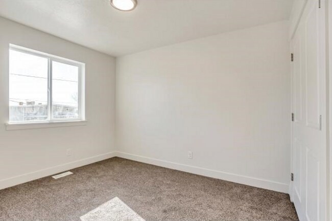 Building Photo - 832-834 Lennox St