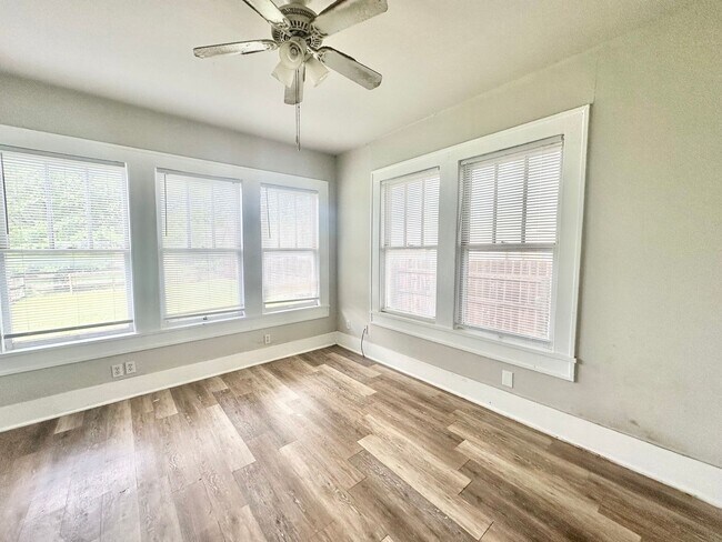 Building Photo - 2613 N Elm St