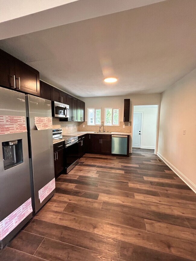 Building Photo - Knoxville 37914 - 3 bedroom, 1 bath home -...