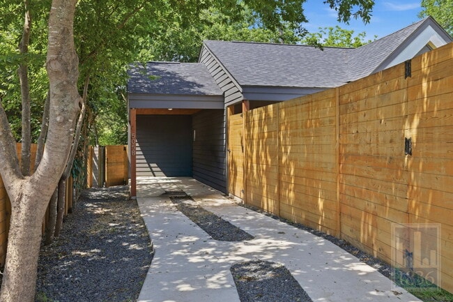Building Photo - 505 Thelma Dr