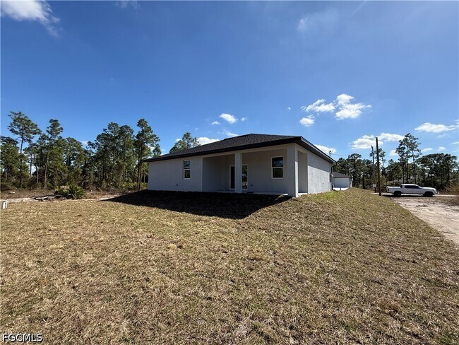 Building Photo - 1115 Cove St E