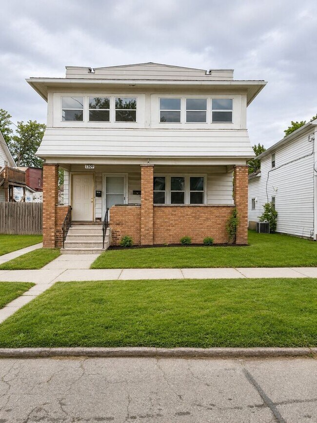 Building Photo - 1309 Idaho St