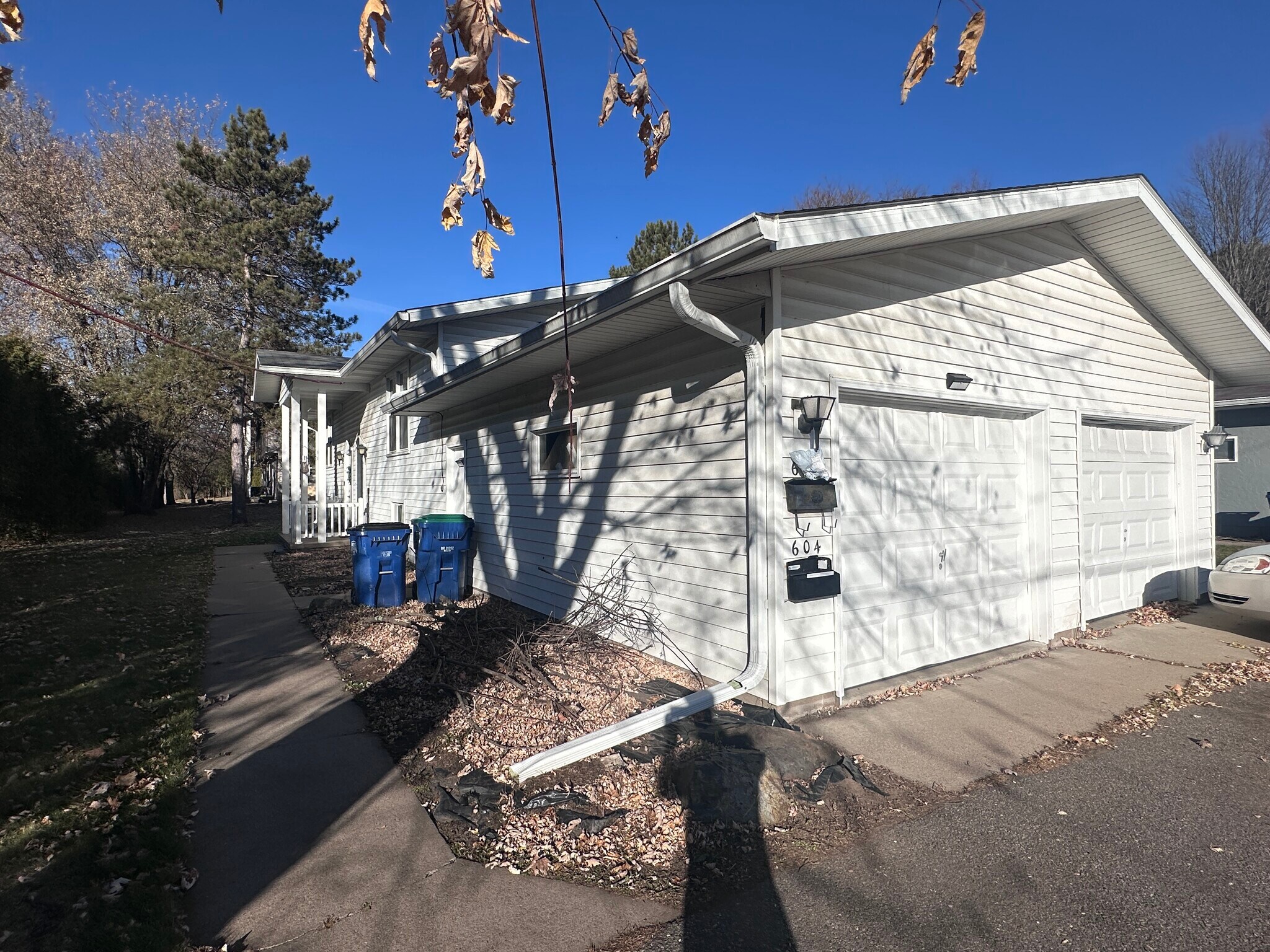 Building Photo - 604 Brown St