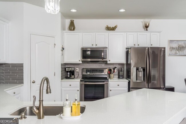 Building Photo - 2449 Suwanee Pointe Dr