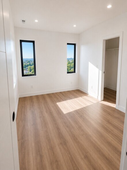 Building Photo - 690 12200 S