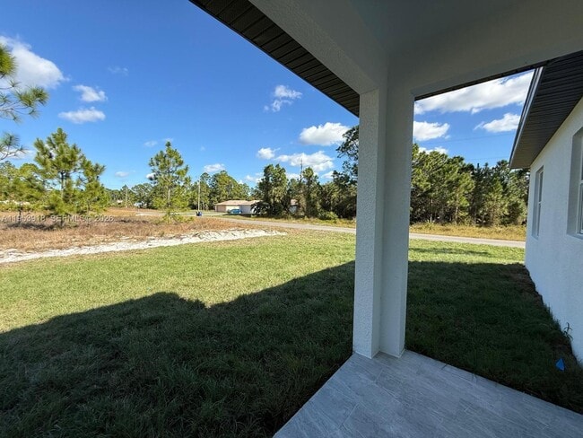 Building Photo - 1121 Florence St E