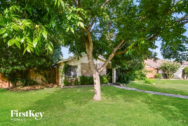 Building Photo - 3004 Charter Oak Dr