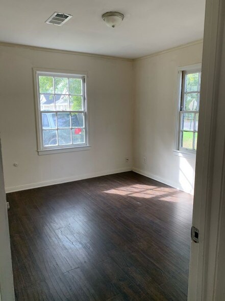 Building Photo - 141 Rosewood Dr