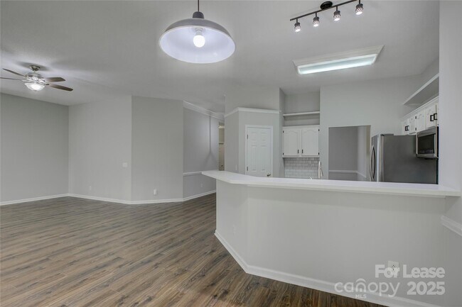 Building Photo - 7017 Scuppernong Ct