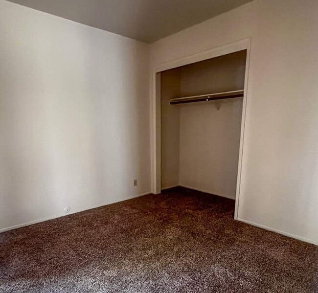 Building Photo - MOVE IN SPECIAL $500 off of first months rent!!