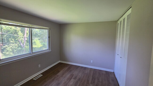 Building Photo - 5205 Auriesville Ln
