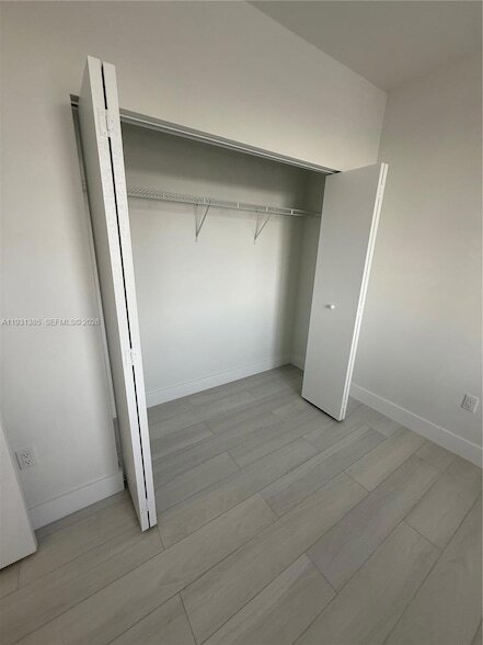 Building Photo - 1091 E 17th St