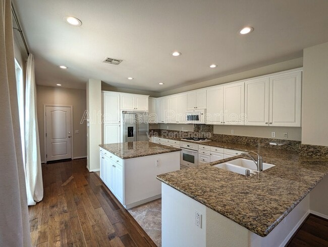 Building Photo - 8421 Kern Crescent