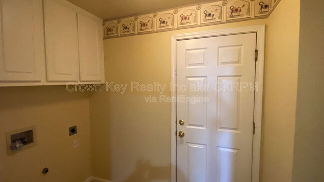 Building Photo - 1367 Gwerder St