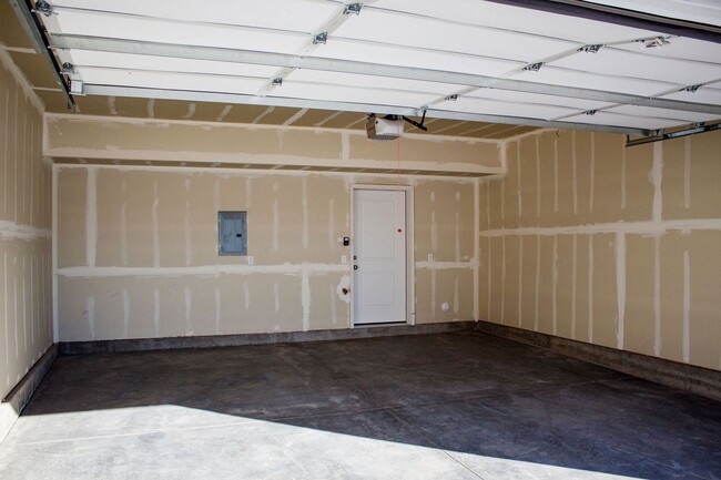 Building Photo - 3 bed, 2.5 bath townhome in Summerfield