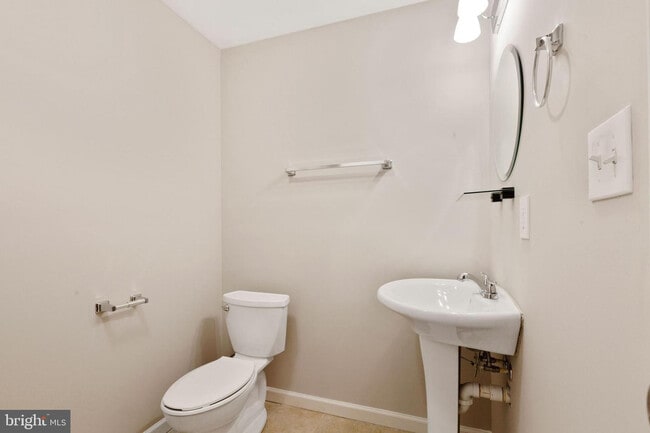 Building Photo - 9418 Paragon Ct