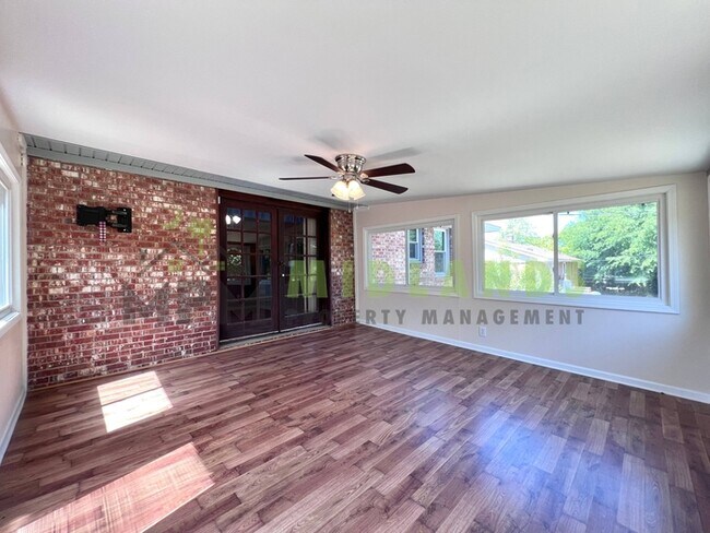 Building Photo - 3836 Davies Dr