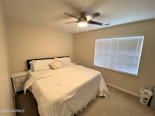 Building Photo - 303 Meadowbrook Ln