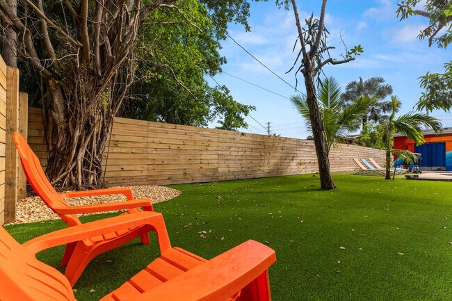 Building Photo - 1425 NE 5th Terrace