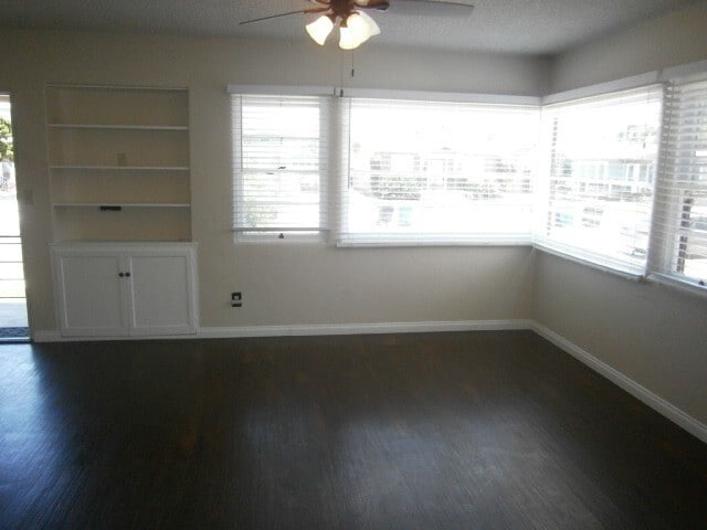 Building Photo - 3 Bed - 2 Bath Craftsman Home in the desir...