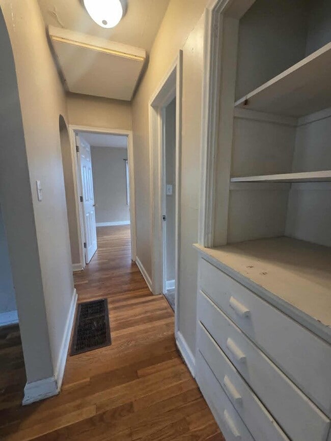 Building Photo - Spacious home for rent!