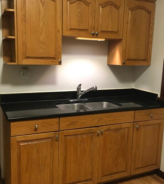 Building Photo - 2338 N Avers Ave