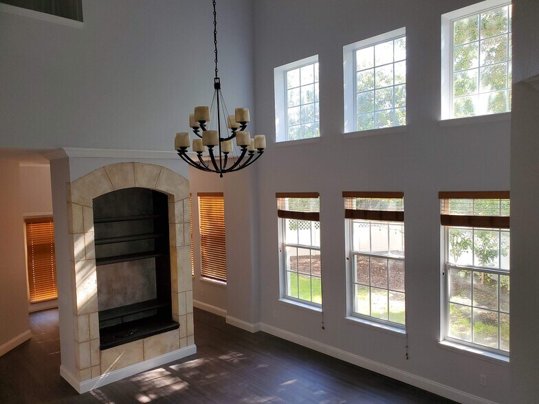 Building Photo - 4062 Markham Pl