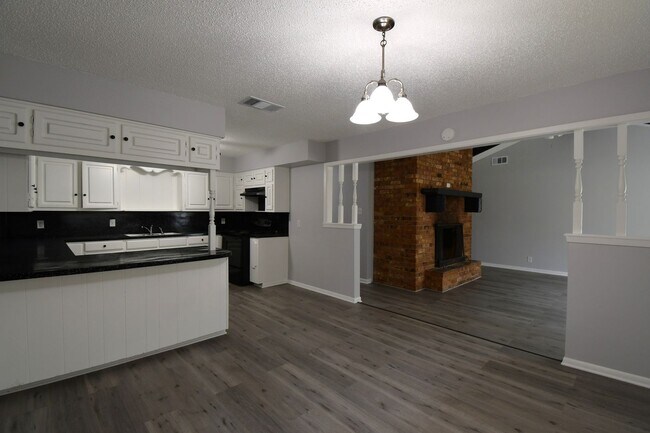 Building Photo - Whitehouse ISD - 3 Bedroom, 2 Bath Duplex, Lawn Care Provided!