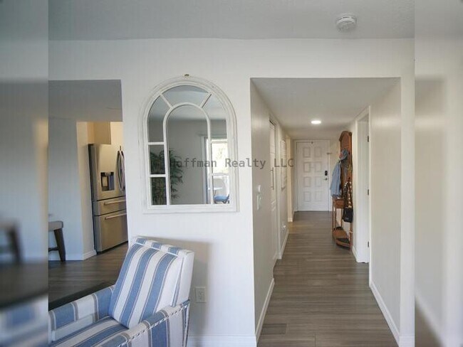 Building Photo - Waterfront 2BR Condo with Private Garage and Water Views in Tampa