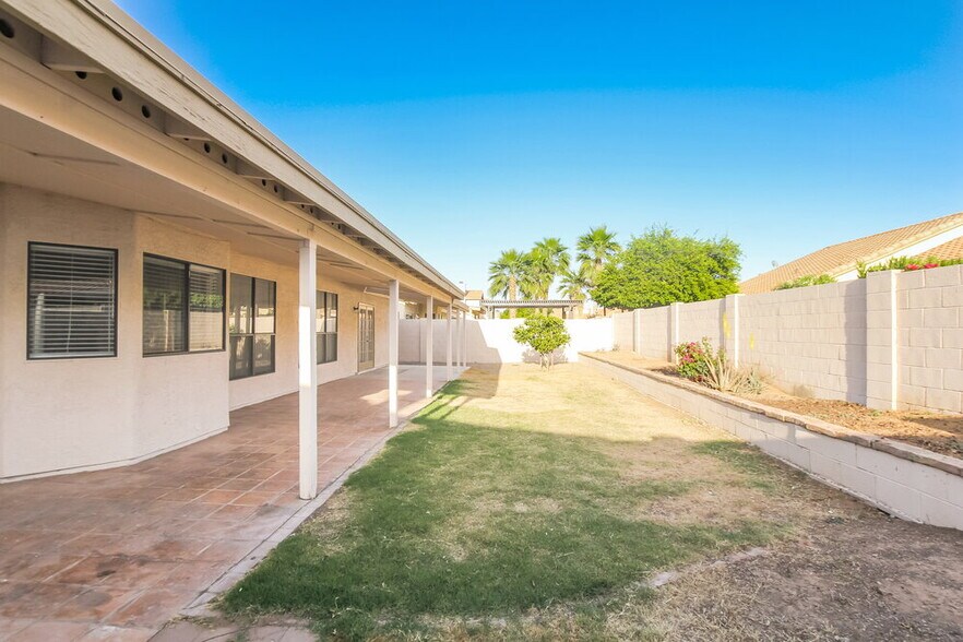 Building Photo - 11205 W Sunflower Pl