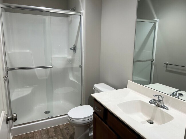 Building Photo - Single Level 2 Bed 2 Car Attached Villa in Blue Springs