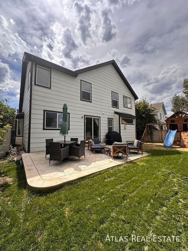 Building Photo - 5541 Spruce Ave