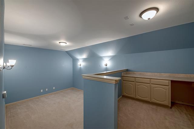 Building Photo - 1505 E Branch Hollow Dr