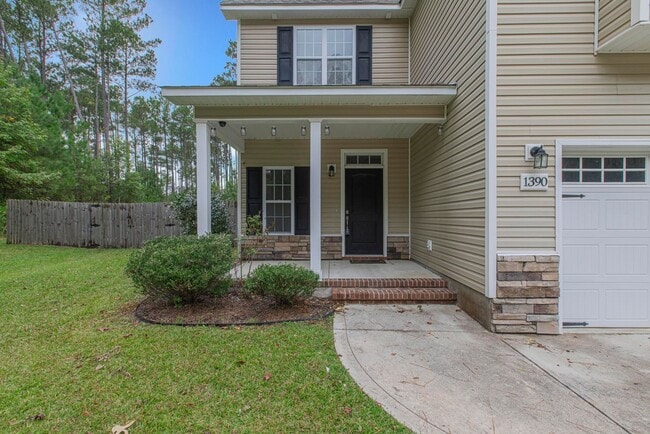 Building Photo - Three Story with Media Room!