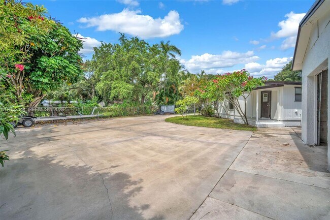 Building Photo - 5096 SW 28th Terrace