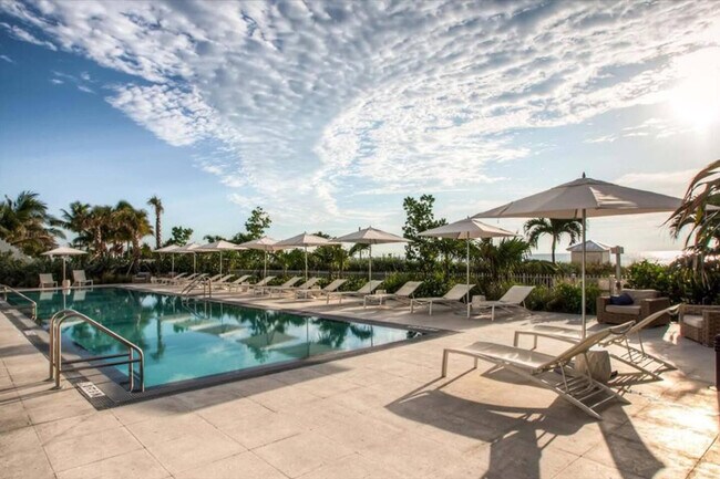 Building Photo - 6551 Collins Ave