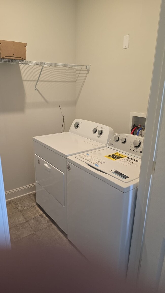 Building Photo - 3000 Fountainview Cir