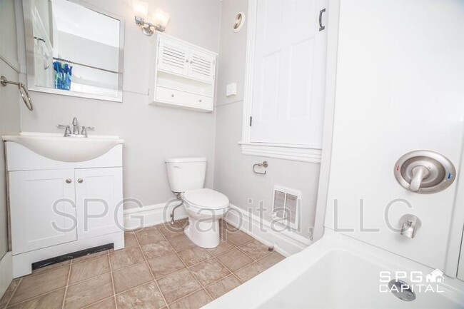 Building Photo - 28 Carlisle St