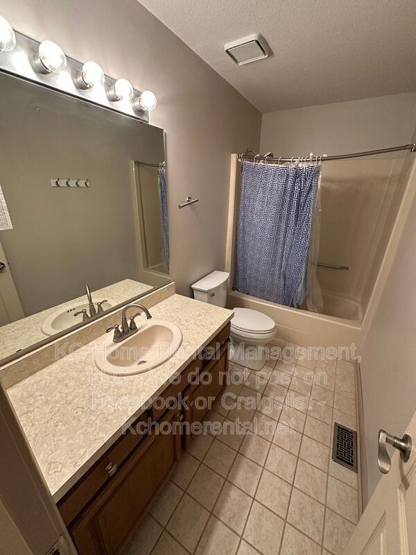 Building Photo - 9802 NW 72nd Terrace