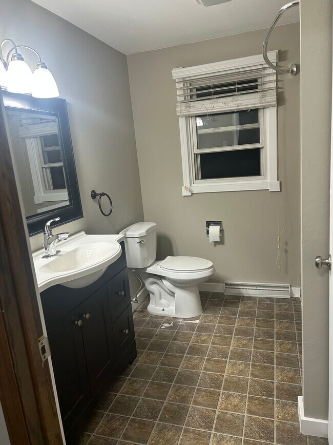 Building Photo - 2193 Packerland Dr