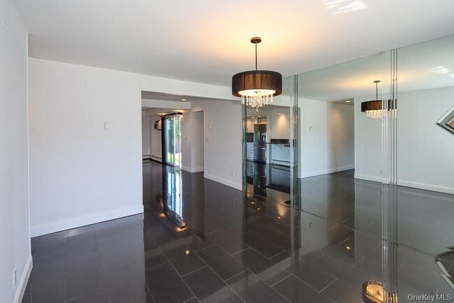 Building Photo - 223 Chestnut Ave