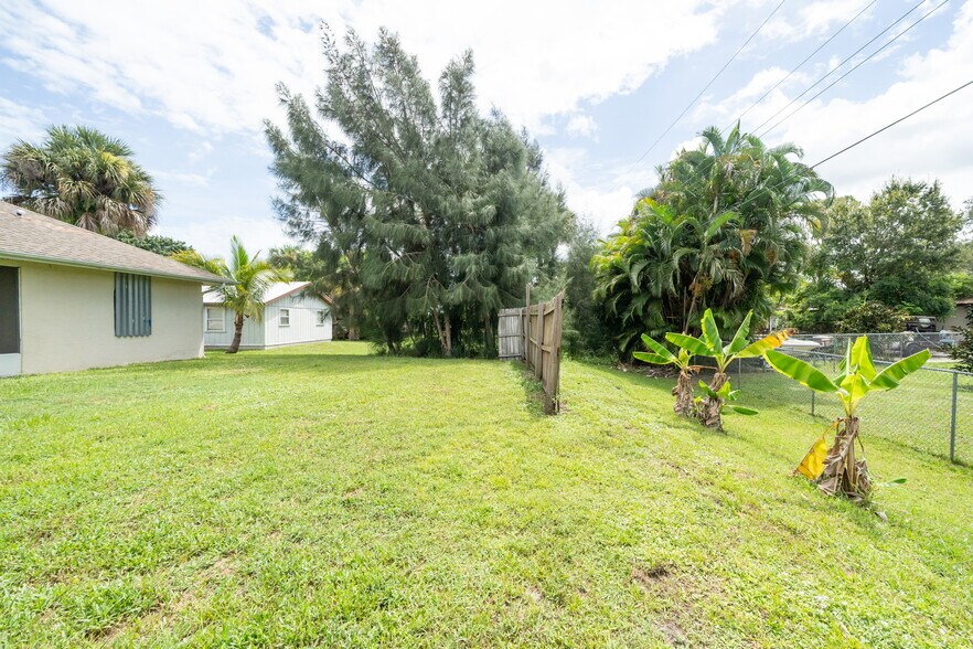 Building Photo - 7205 Hibiscus Rd