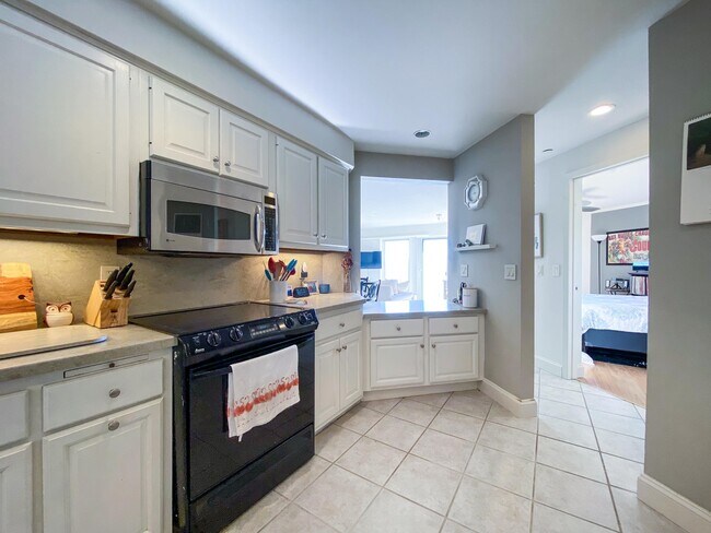 Building Photo - 601 N Segoe Rd