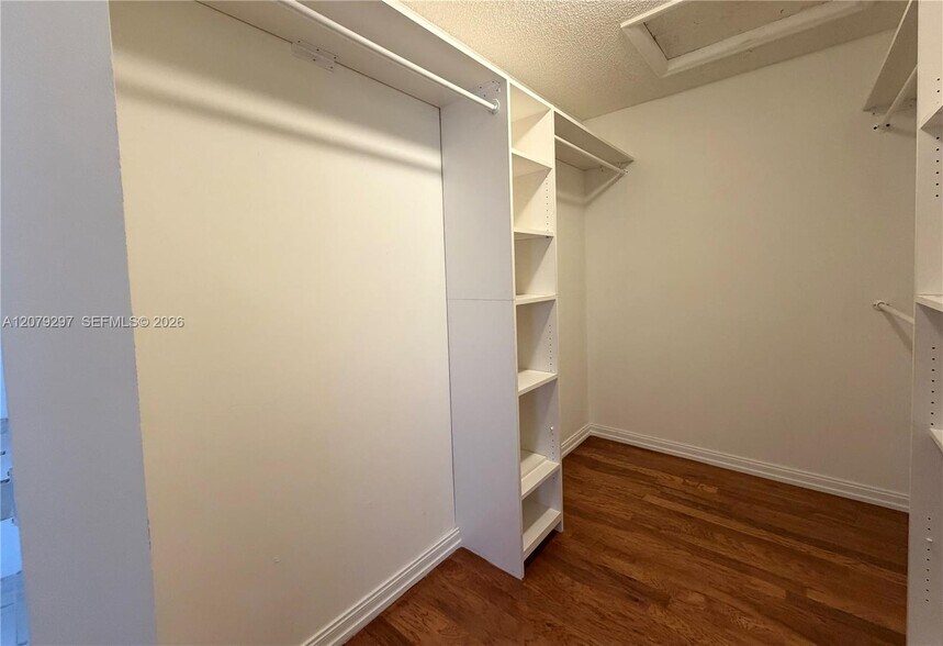 Building Photo - 1135 Cliffrose St