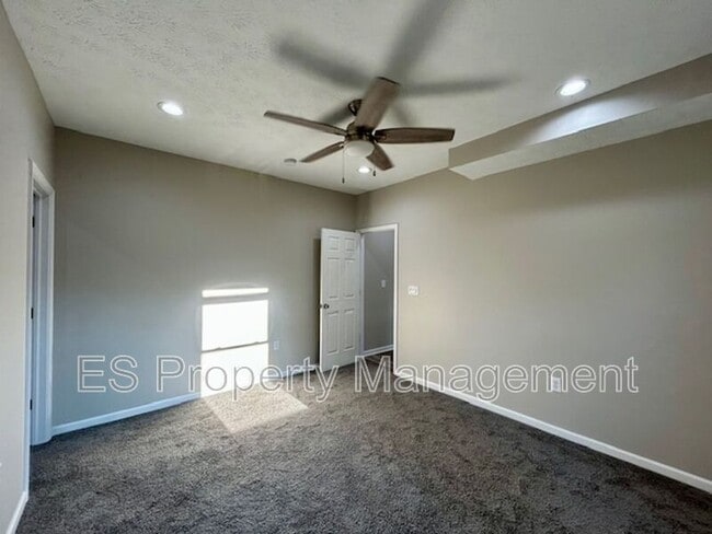 Building Photo - 1418 W 27th St