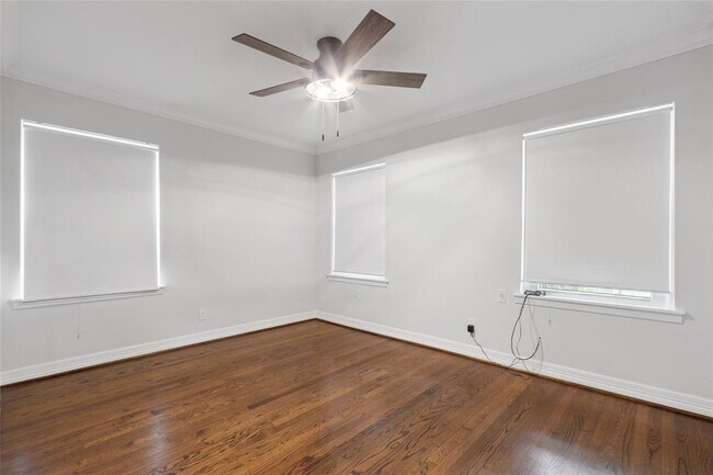 Building Photo - 5206 De Lange Ln