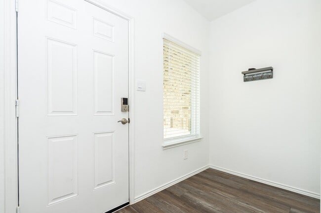 Building Photo - 5419 Wyndham Rdg Ln