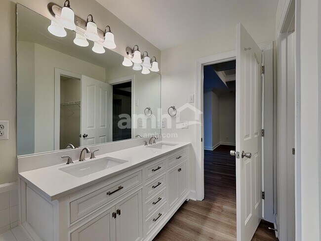 Building Photo - 8401 Forest Shadow Cir