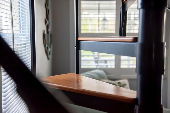 Building Photo - 76 Abbott St